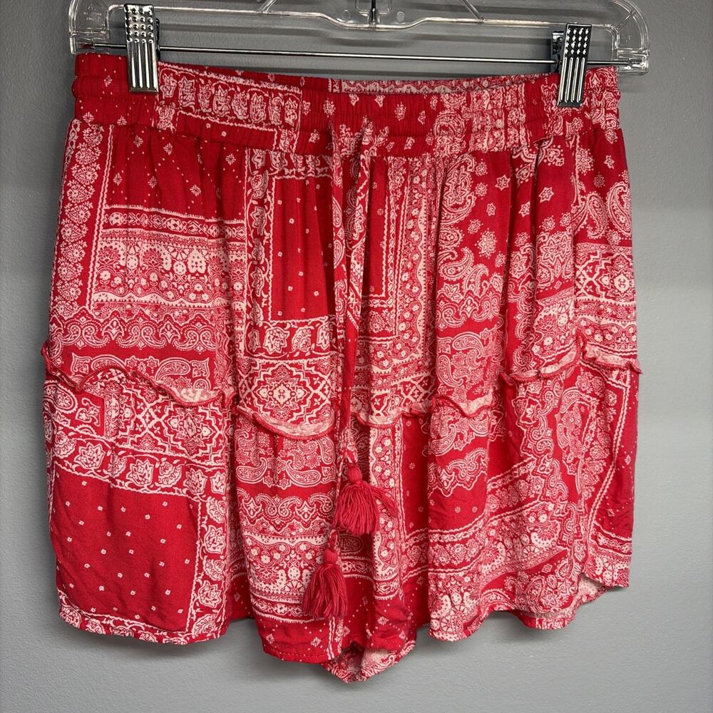 LIVE TO BE SPOILED Red Bandana Shorts with pockets - Size Large